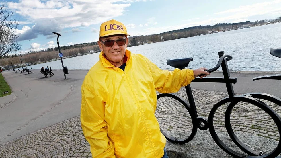 Bertil Lindstedt, Lions Club i Motala, hoppas på vackert väder på Valborgsmässoafton.