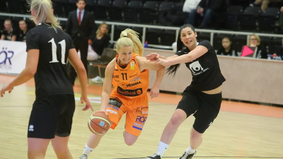 Avgörande trea? Matilda Claesson var en av tre faktorer som Alviks tränare varnade för. Dolphinsspelaren satte också en viktig trea som gjorde att matchen tippade över.