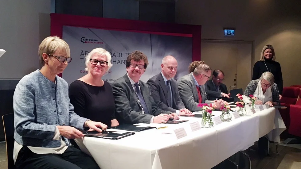 Några av undertecknarna var Kristina Edlund (S) kommunstyrelsens ordförande, Linköping Lars Stjernkvist (S), kommunstyrelsens ordförande, Norrköping Mats Johansson (S), regionstyrelsens ordförande, Östergötland. Foto: Jonas Franzen