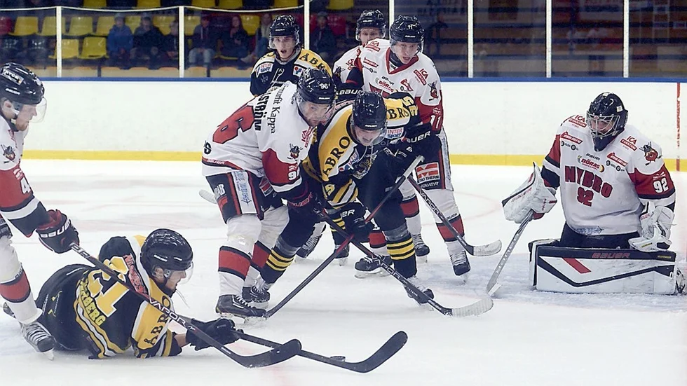 Vimmerby Hockey föll med 2-1 hemma mot Nybro isista träningsmatchen inför söndagens premiär i Hockeyettan. Foto: Magnus Strömsten