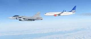 Här eskorterar Gripen skidhjältarna