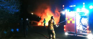 Bil förstörd i anlagd brand
