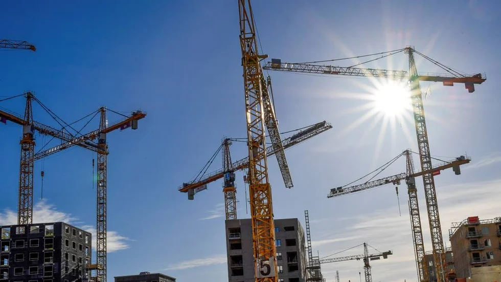 Bostadsbyggandet sjunker för tredje året i rad. 2018 påbörjades mindre än hälften så många bostäder som under toppåret 2015.