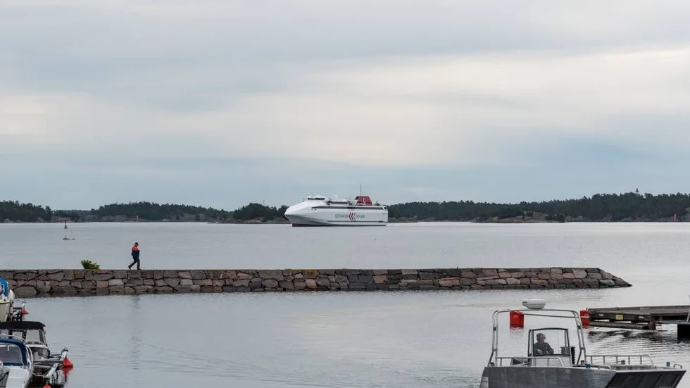 Skribenten har ytterligare frågor kring Västerviks hamn och menar bland annat att Gotlandstrafiken inte har med Västerviks hamnverksamhet att göra.