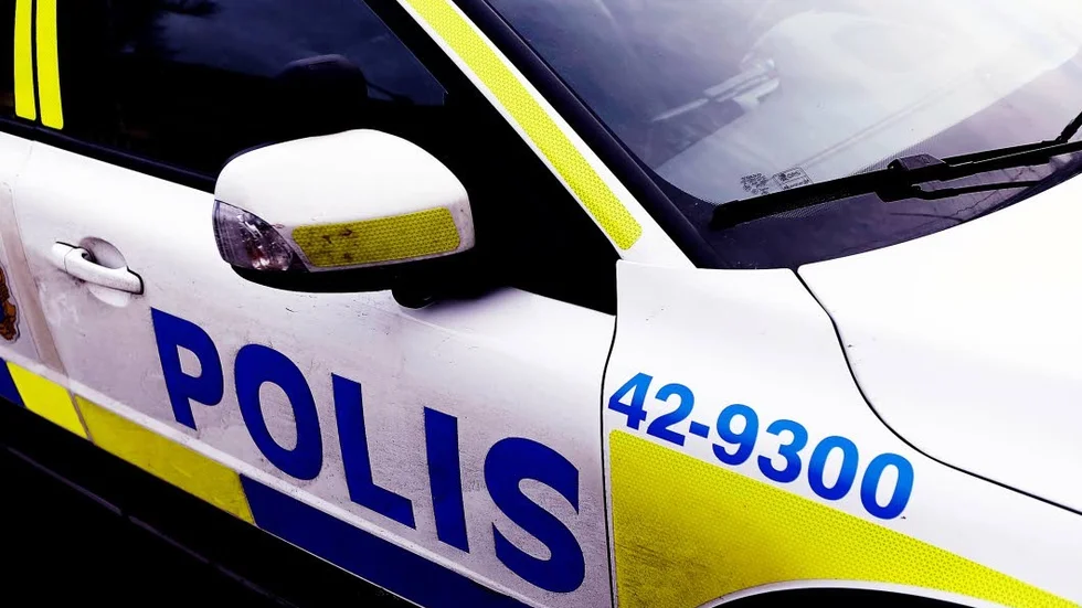 Ett bråk under natten urartade och en person knivskars allvarligt.