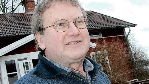 Olagliga utköp. Det menar arbetsrättsexperten Arne Grip att Vimmerby och andra kommuner har satt i system. Itsams vd Alberto Necovski blir den sjätte anställde i raden av utköpta tjänstemän.