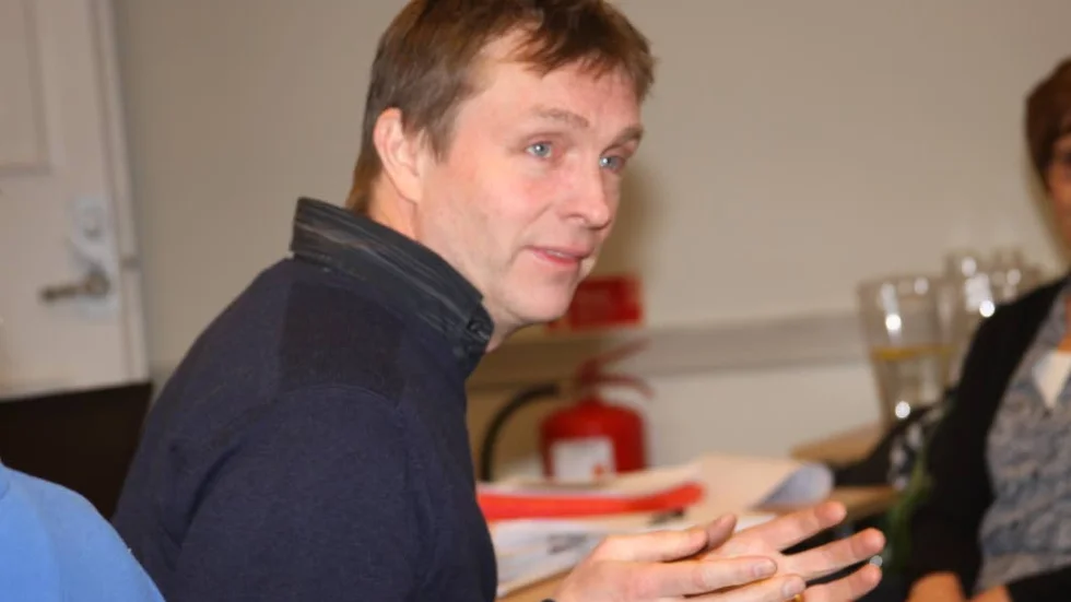 Fredrik Skaghammar. Han är Tranås kommuns miljöchef och fick svara på en hel del frågor från bekymrade ortsbor och sommarstugfolk. Däremot saknades campinggäster på mötet.