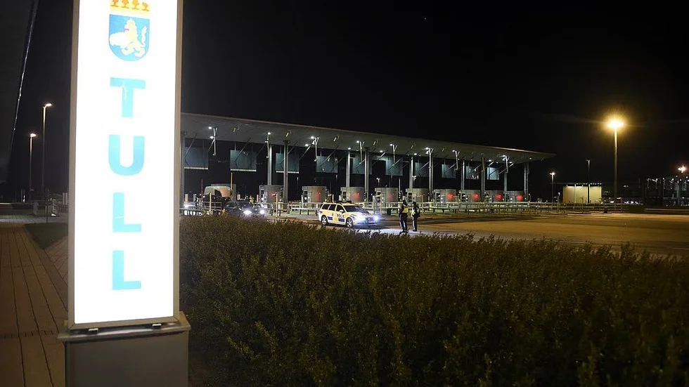 Åtalad. En 46-årig man passerade tullen i Malmö utan att anmäla att han hade stora mängder alkohol i lasten.