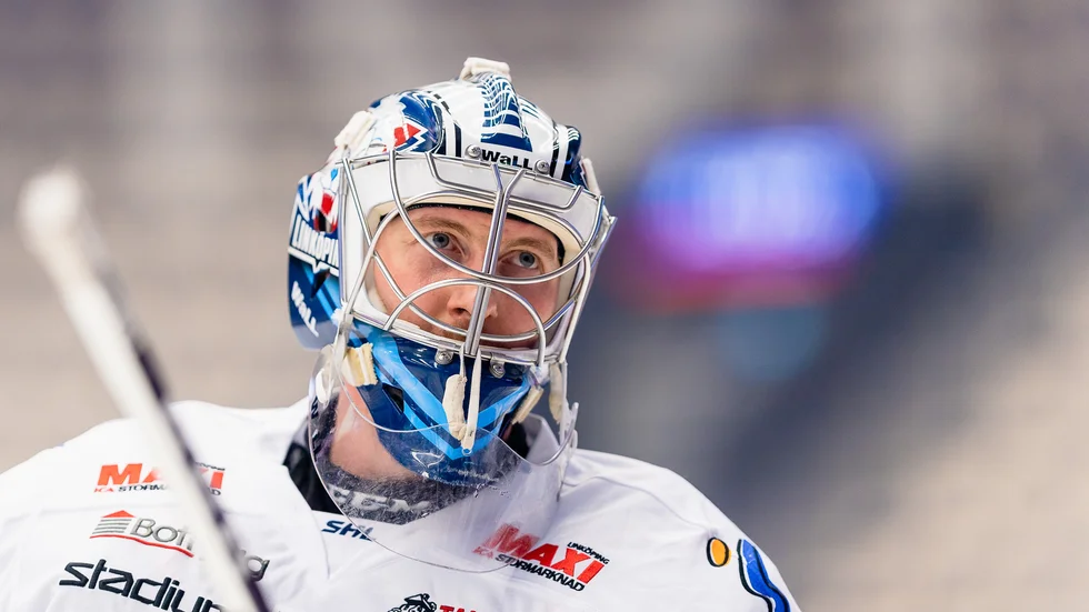 Jussi Rynnäs fick efter många matcher på bänken chansen i LHC mot Växjö. Det slutade med 0–3-förlust.
