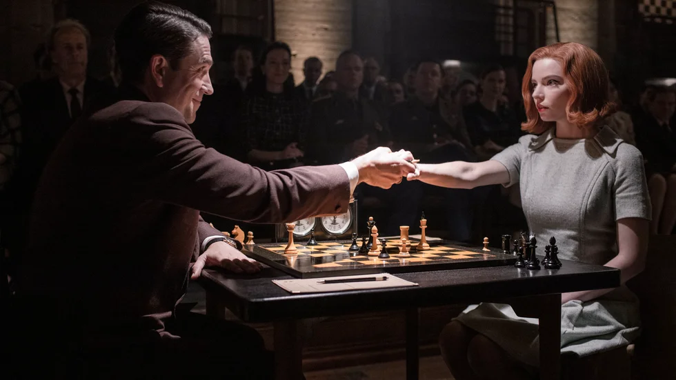 Anya Taylor-Joy, känd från M Night Shyamalans "Split" och "Glass" och från "The new mutants", spelar huvudrollen i "The queen's gambit". 