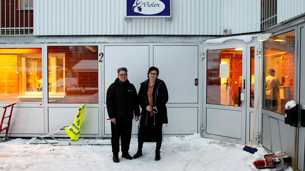 Både Susanne Bergman från hemtjänsten och enhetschefen Åsa Åberg vittnar om en ovärdig kommunikationssituation där kanske livsviktiga samtal inte kan ringas.
