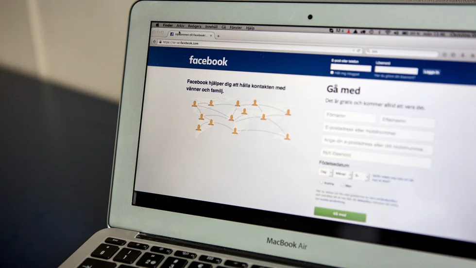 Kvinnor får upp betydligt färre jobbannonser än män, skriver debattören.
