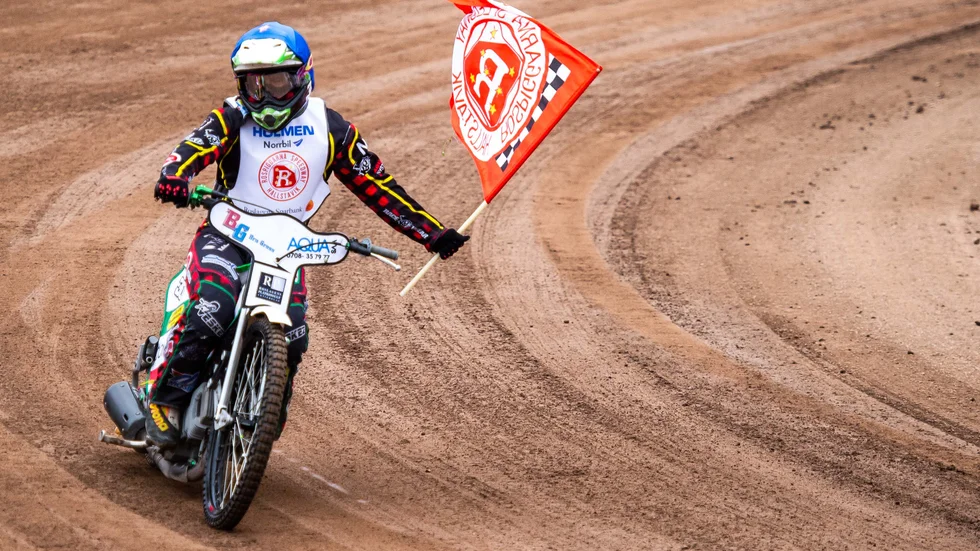 Thomas H Jonasson & co i Rospiggarna drar igång säsongen borta mot Indianerna i Kumla.