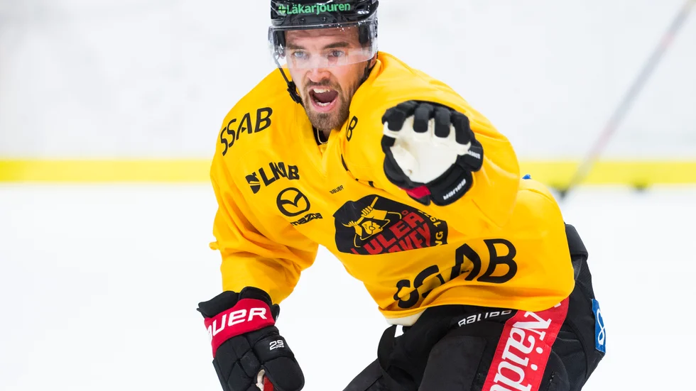 "Jag tycker att det gick bra fram till jag skadade mig. Men jag är inte nöjd med vad jag har presterat efter det", säger Eddie Larsson.
