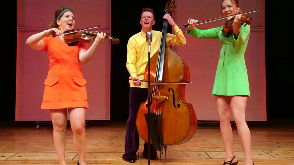 Johanna Tafvelin violin, Johan Strindberg kontrabas och Malin Bratt viola.
