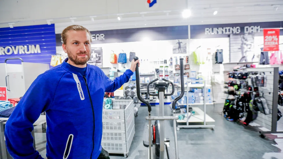 Fredrik Josefsson, regionchef på Intersport, ser att köpmönstren har förändrats de senaste åren. Black friday och julhandeln har växt ihop.