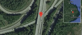 Stillastående fordon på E4 - helt stopp i ett körfält
