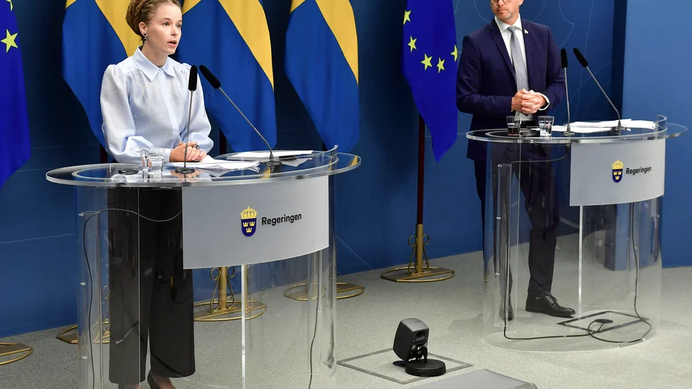 Klockan 10 på fredagen har Mikael Damberg (S), inrikesminister, och Amanda Lind (MP), kultur- och idrottsminister, kallat till pressträff. De har inte meddelat på förhand vad träffen kommer handla om.