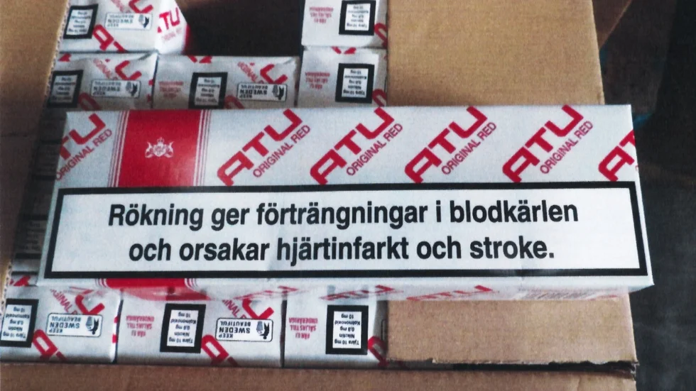 Förutom sex kilo vattenpipstobak beslagtog tullen 800 cigaretter.