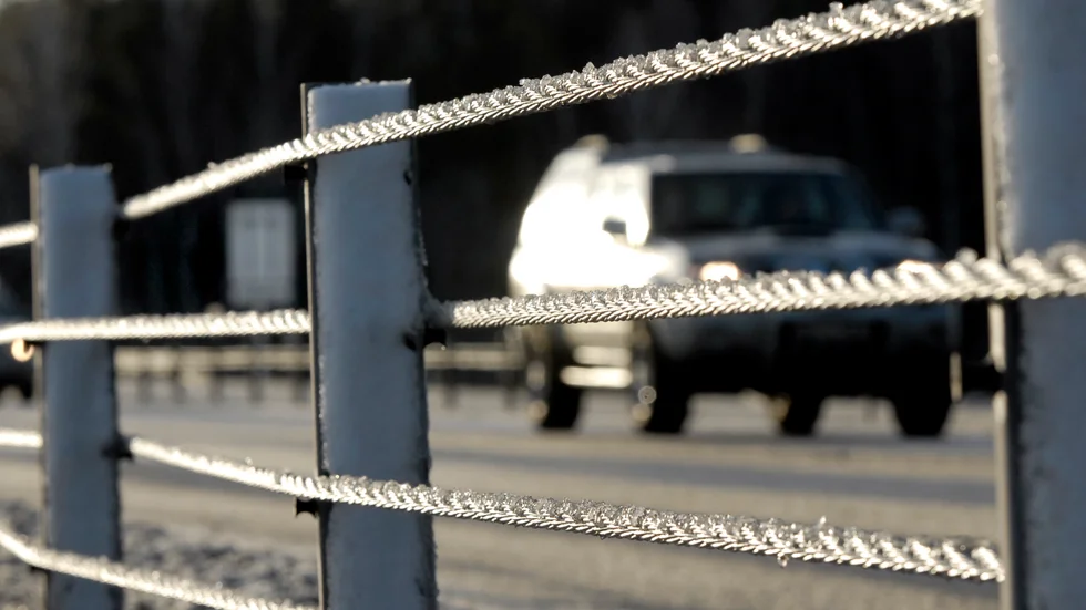 En kvinna somnade vid ratten och körde in i ett räcke men klarade sig utan skador.