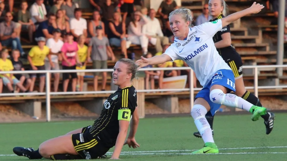 Malin Söderlund spelar i VIF även 2021. 