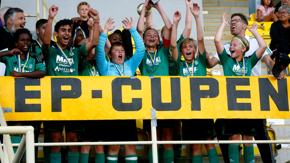 Klassisk bild för EP-cupen. Jublet på läktaren efter finalen. 
