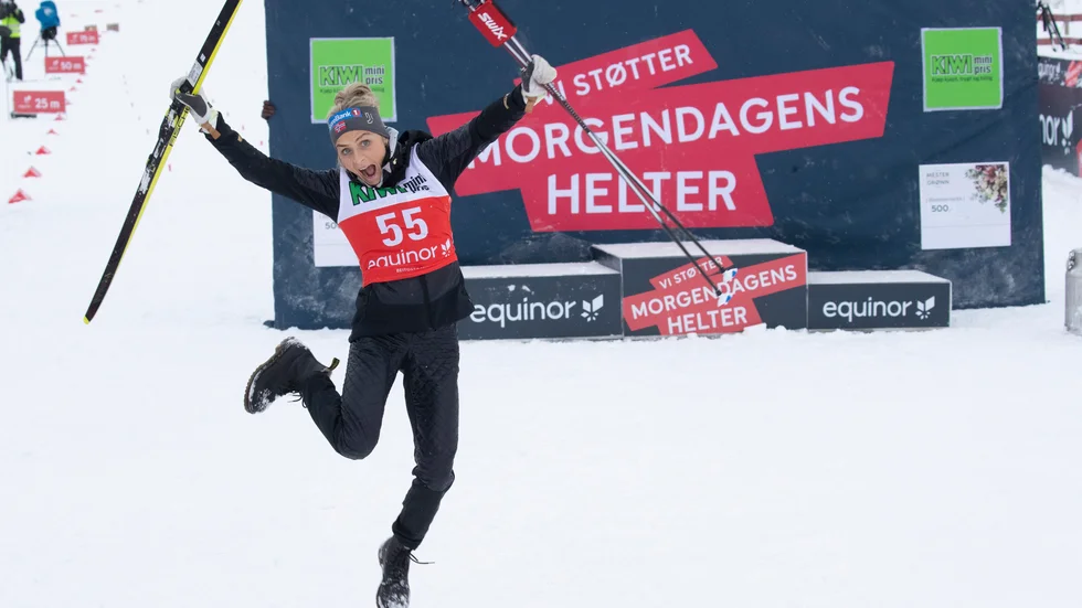 Therese Johaugs segerhopp efter dominansen i premiären Beitostølen.