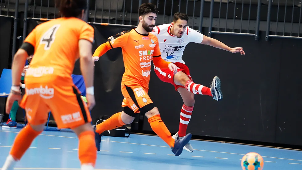 Husein Aly, en av de hetaste spelarna i Strängnäs futsal.