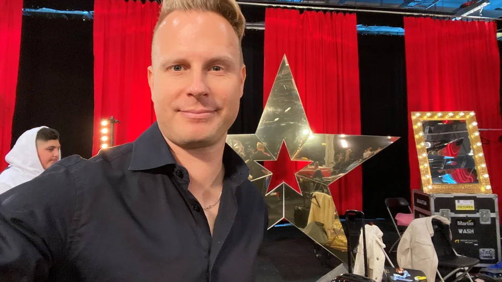 "Att införliva knäppa idéer där resultatet kan bli att Bert Karlsson står i en lejonkostym i direktsänd tv framför 1,5 miljon tittare. Då är det roligt," säger Johan Ståhl.