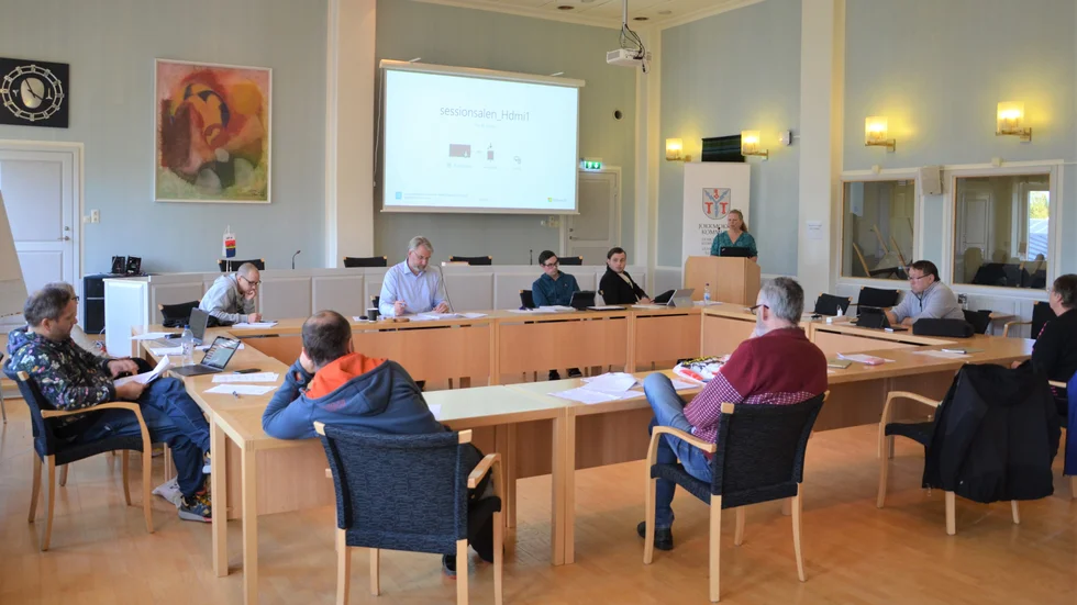 Det blev ett tämligen lugnt möte i kommunstyrelsen i Jokkmokk. De värsta rallarsvingarna uteblev.