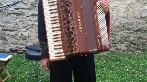 Helena Wessman musicerar och berättar.
