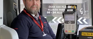 Bussresenären Lennart i Eskilstuna om munskydden: "Jag undviker rusningstrafik"