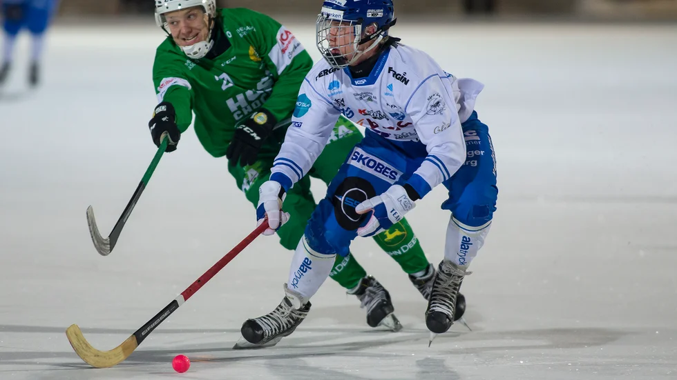 Viktor Spångberg går till Västerås SK och VSK:s ordförande Gisela Stockhaus försvarar övergången efter kritiken från IFK Motala.