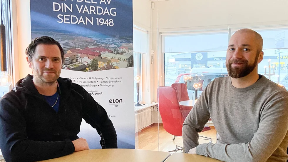Andreas Lundmark, platschef i Skellefteå och Emil Turkia, avdelningschef Nelab hiss, berättar att sammangåendet kommer att innebära nyrekryteringar.