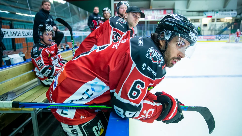 Det blev en jobbig match för Kris Kontos och Boden när man förlorade borta mot Mariestad.