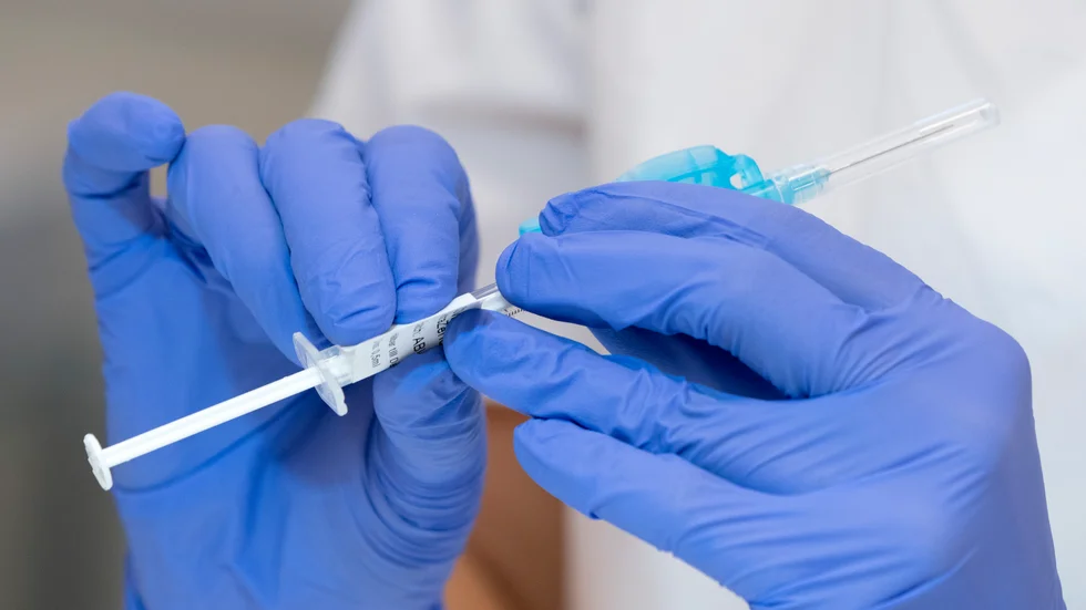  Varför bedöms Astras vaccin så farligt i Danmark och inte i Sverige? Skriver Lars Widén.