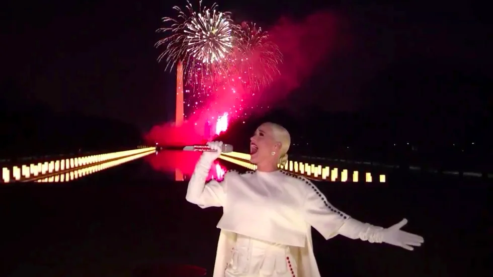 Katy Perry avslutade galan för att fira maktskiftet i USA.