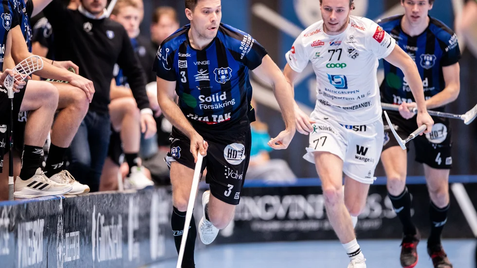 IBK Dalens Anton Åkerlund, till höger, stod för två framspelningar när laget föll med 6–4 mot FC Helsingborg.