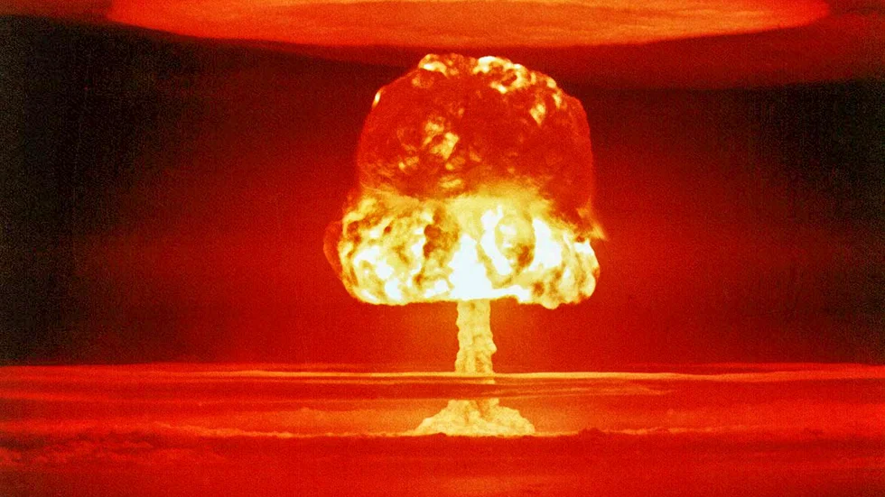 
"Det går inte att försöka rädda världen från hotet om undergång genom atomkrig och samtidigt vara med i Nato", skriver insändarskribenten.