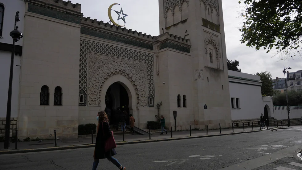 Frankrikes muslimer är på väg att få en gemensam stadga med grundläggande värderingar. Arkivbild på en moské i Paris.