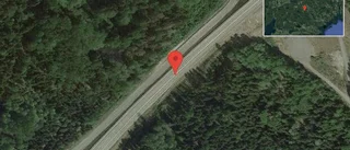 Personbil stillastående på väg 55