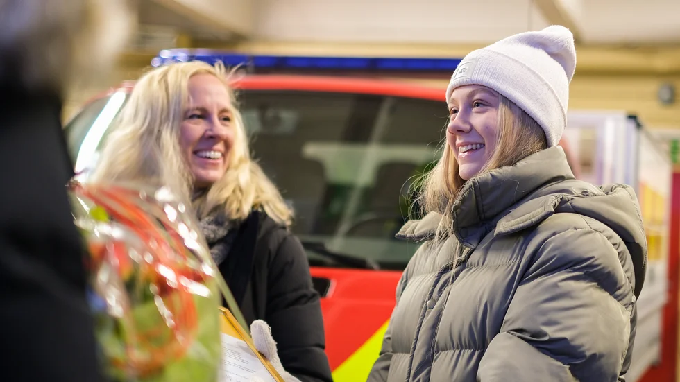 Sofia Tjäder och dottern Alva Tjäder Bergström var redo att gå och lägga sig när de hörde sin granne banka på dörren.