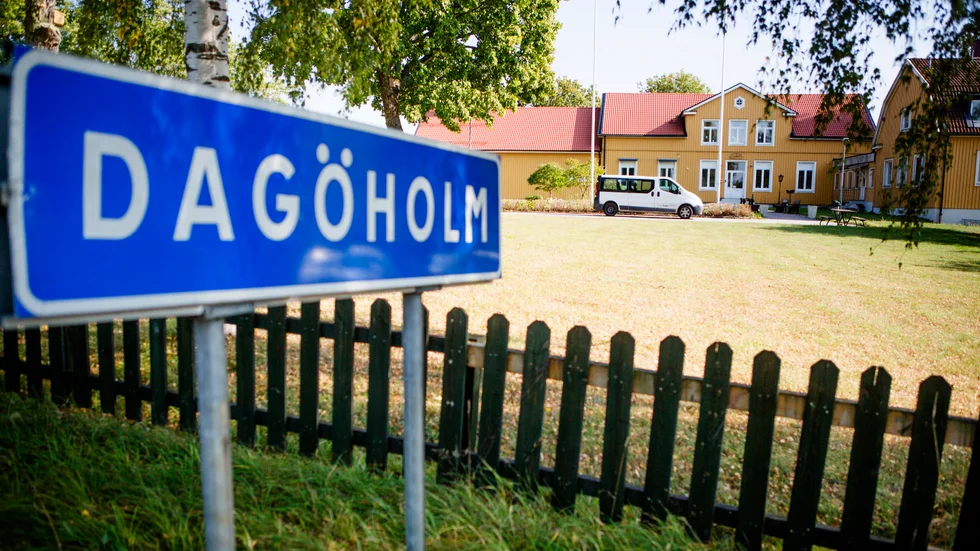 Några klienter har fått byta rum, några har fått åka hem sedan man fått in coronasmitta på behandlingshemmet.