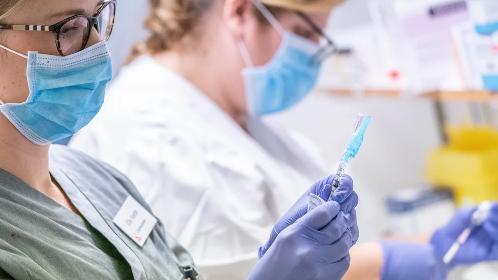 Nästa steg i vaccinationskampanjen mot covid-19 är att alla över 70 ska få möjlighet att ta vaccinet.