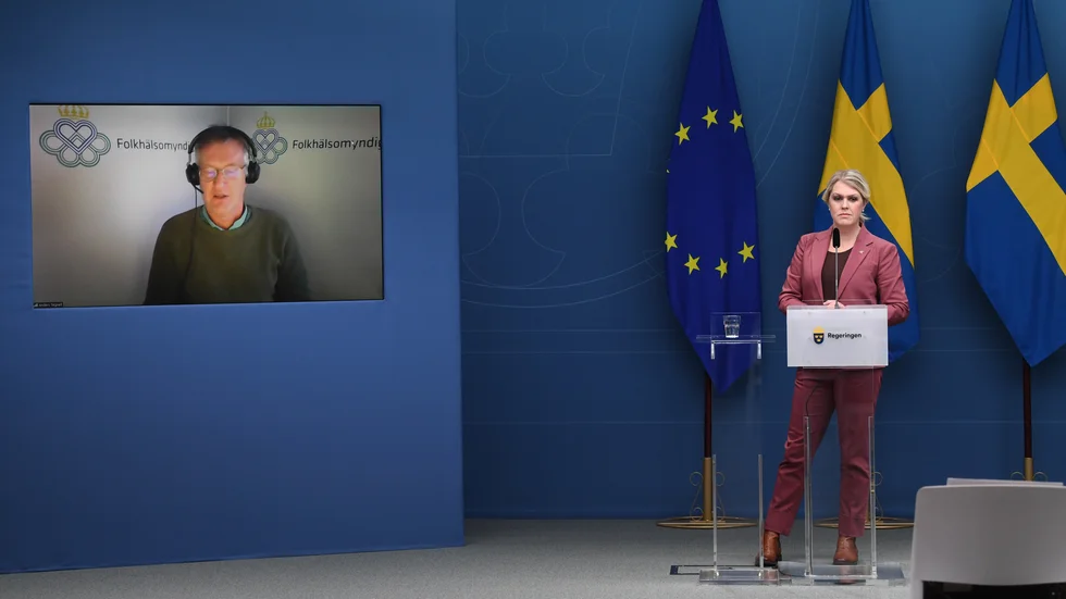 Ansvaret för den svenska strategin ligger i slutändan på regeringen.