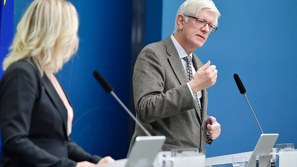 Folkhälsomyndighetens generaldirektör Johan Carlson presenterar myndighetens råd för att minska coronasmittan.
