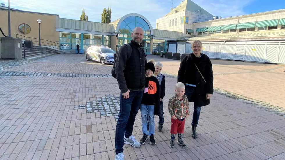 Johan och Karin Björklund har tagit med Linnea 9, Anton 7 och Sigge 3 till Fyrishov. "Rutschkanan var bäst, fast lite läskig", tyckte Linnea.