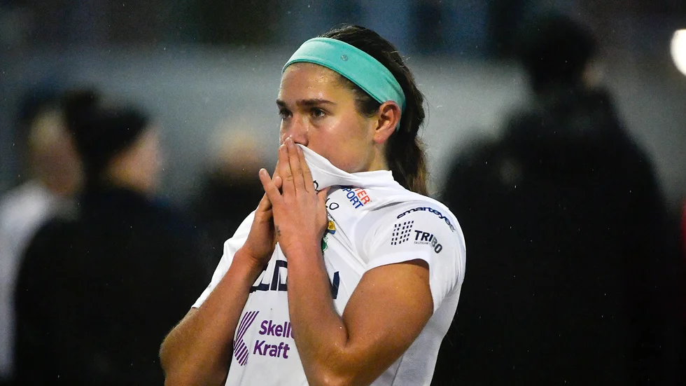 Carly Wickenheiser deppar. Morön räckte inte till mot Hammarby. Stockholmslaget vände hemåt med 3–0 i bagaget och i praktiken är laget därmed klart för allsvenskan.