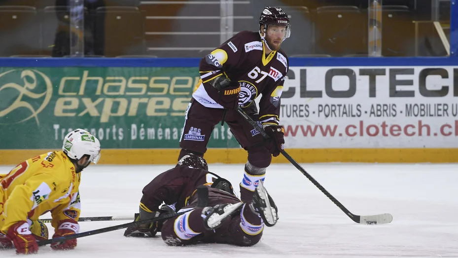 Linus Omark har gjort två mål och sex assist på fyra seriematcher i sin nya klubb Genève-Servette.