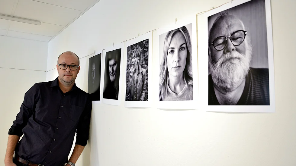 Martin Ek har hittat tillbaka till fotograferandet efter ett uppehåll på över 20 år. Nu ställer han ut sina bilder i Jan Wibergs galleri på Kvarngatan.